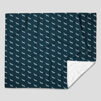 iTH Essentials Throw Blanket